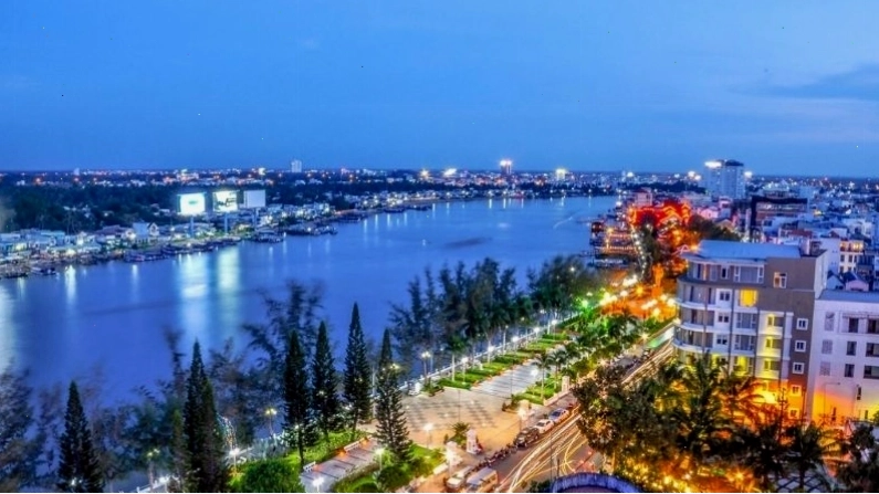 Bến Ninh Kiều lung linh về đêm, biểu tượng du lịch Cần Thơ