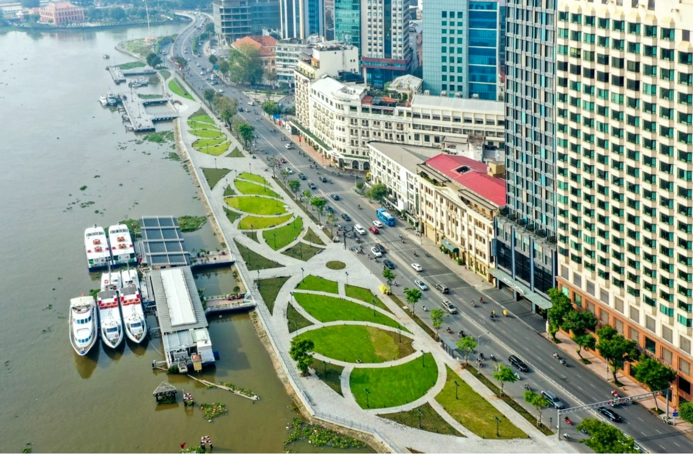 Bến tàu xưa cũ được cải tạo sạch sẽ và thoáng mát