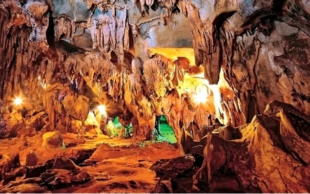 Bên trong hang động Ngũ Động Thi Sơn