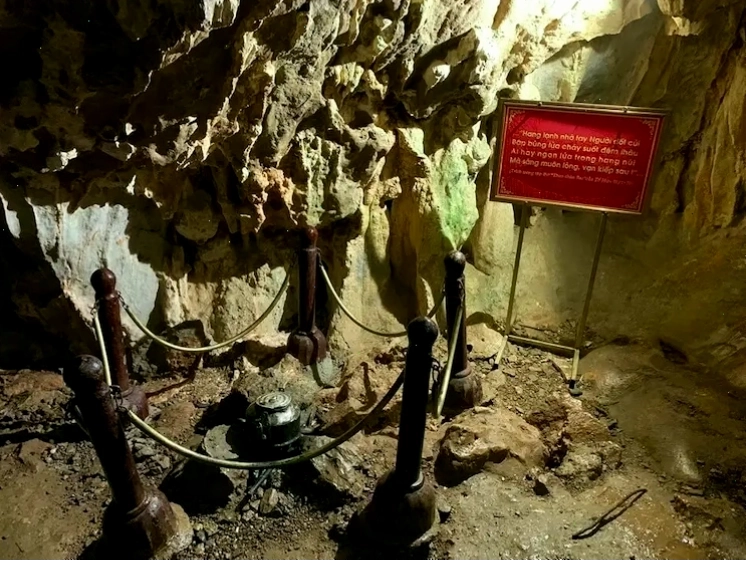 Bên trong Hang Pác Bó, nơi ghi dấu lịch sử
