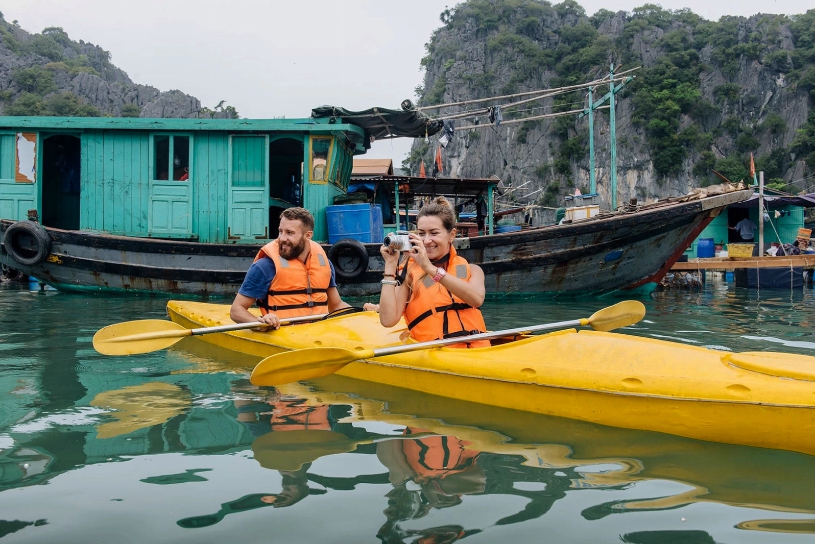 Bên trong Hang Quân Y tại Cát Bà