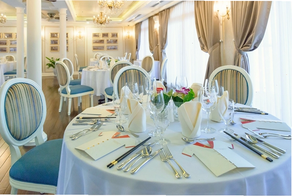 Bên trong nhà hàng Saigon Princess với không gian sang trọng