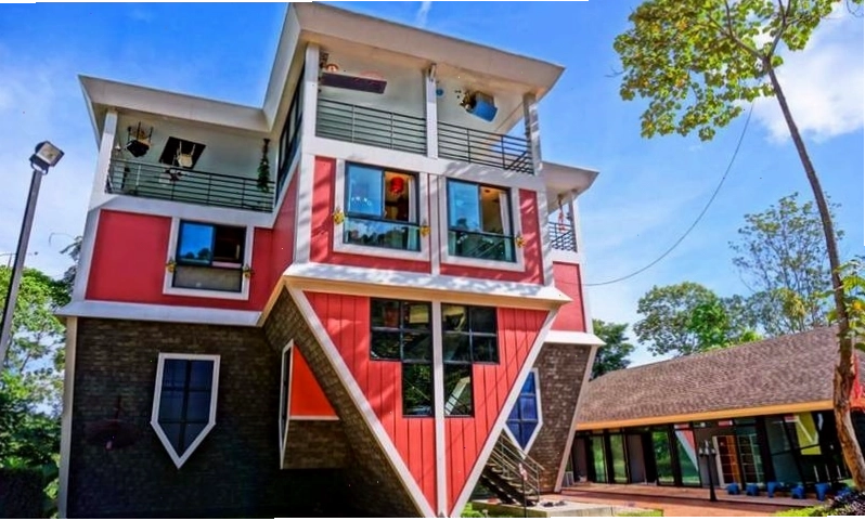 Bên trong Nhà Úp Ngược Vũng Tàu với nội thất treo ngược