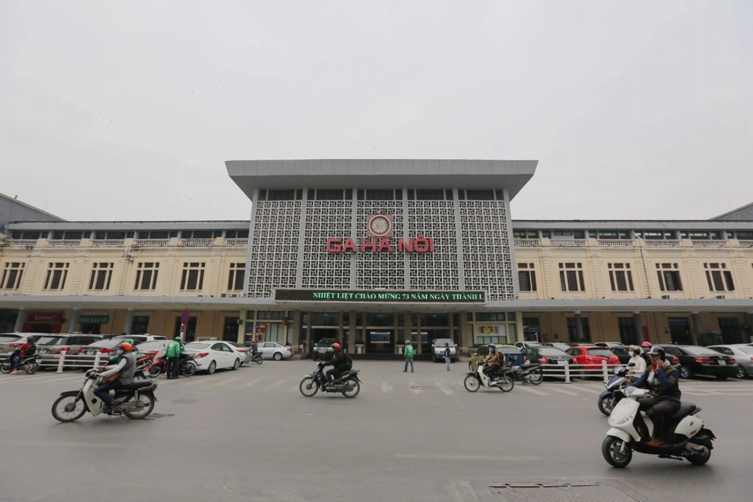 Bến xe nơi du khách có thể bắt xe đi Đồ Sơn