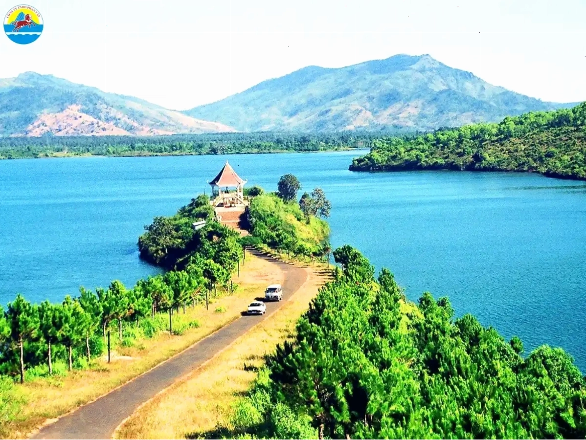 Biển Hồ T'Nưng, một trong những địa điểm du lịch Pleiku nổi tiếng nhất