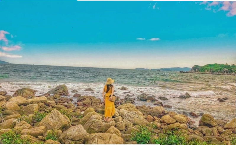 Biển Minh Châu hoang sơ và thu hút giới trẻ khám phá