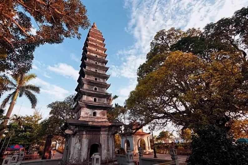 Biển Quất Lâm Nam Định với bãi cát trắng và làn nước xanh mát