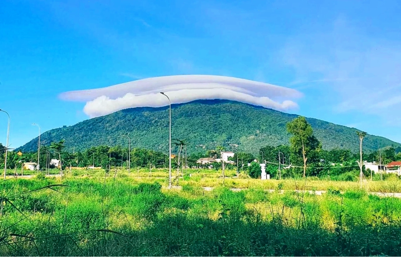 Biểu đồ thời tiết cho thấy tháng 4-11 là thời điểm thích hợp để đi núi Chứa Chan