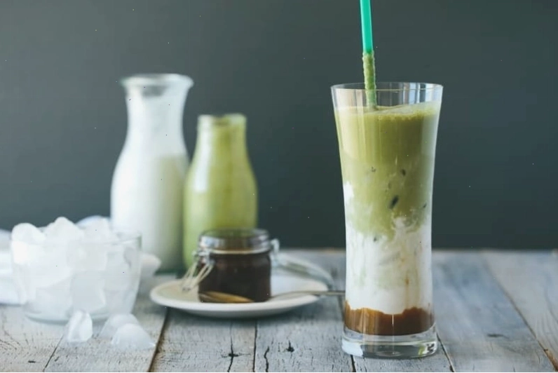 Biểu tượng sức khỏe và năng lượng cho ly cà phê matcha