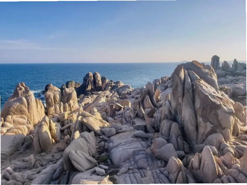 Bình minh trên biển nhìn từ công viên đá Ninh Thuận
