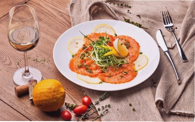Bistro 38B với không gian ấm cúng và thực đơn đa dạng