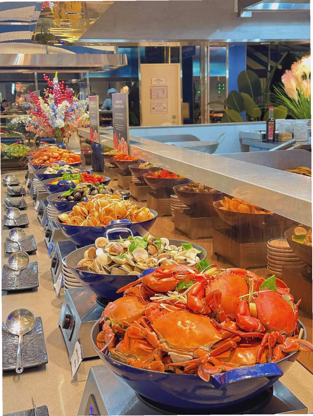 BLUE BAY - Nhà hàng Buffet hải sản với không gian trẻ trung