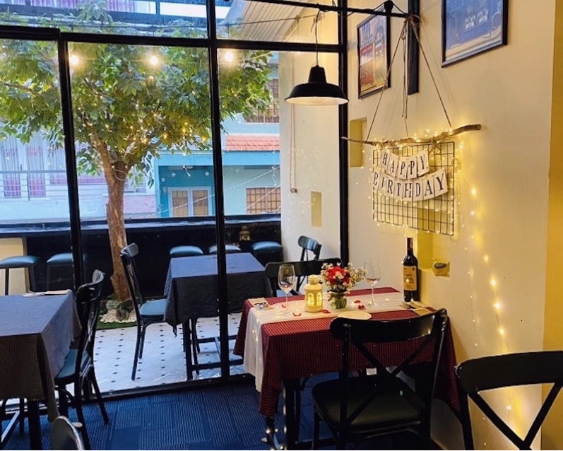 Bluebird - French Restaurant, nhà hàng Pháp ấm cúng tại TPHCM