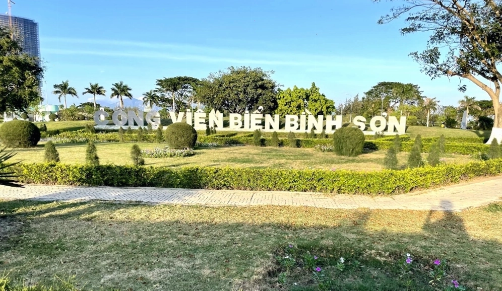 Bờ biển Bình Sơn - Ninh Chữ trải dài