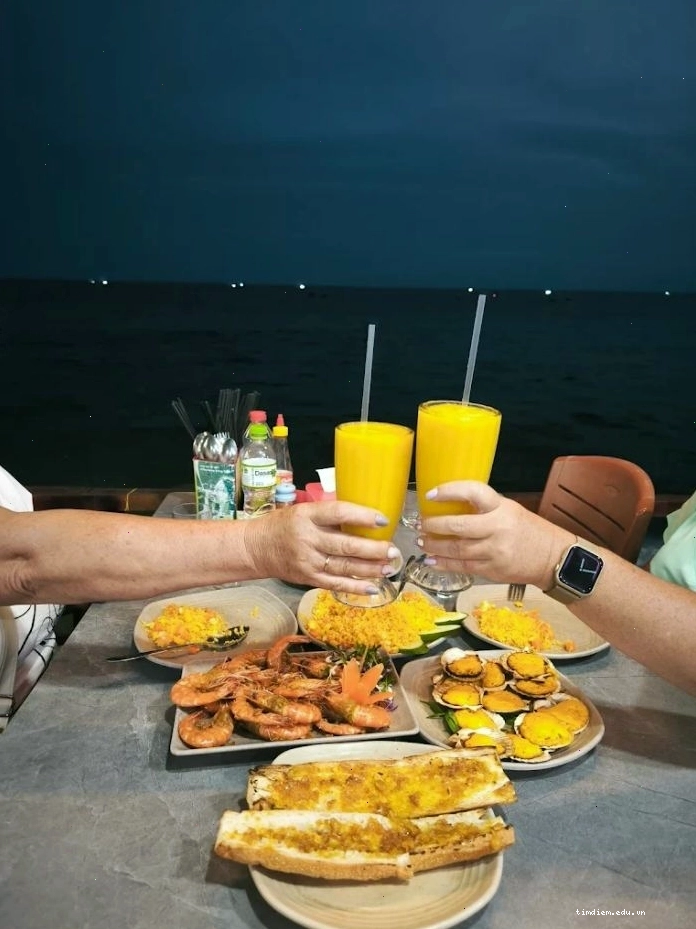 Bờ kè Mr Crab nổi tiếng với các món cua ghẹ