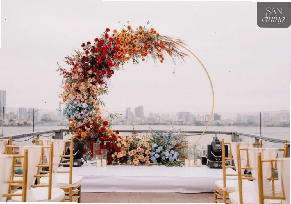Bố trí backdrop tại tầng 3 nhà hàng Flamant Bistro