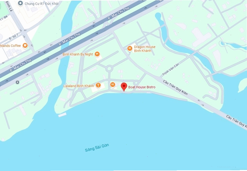 Boat House Bistro nằm trên đường Mai Chí Thọ có tầm view trực diện ra sông Sài Gòn