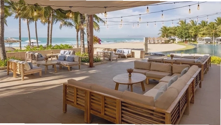 Breeza Beach Club với không gian biển thoáng đãng