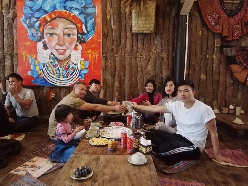 Bữa ăn gia đình ấm cúng tại Pao Quán
