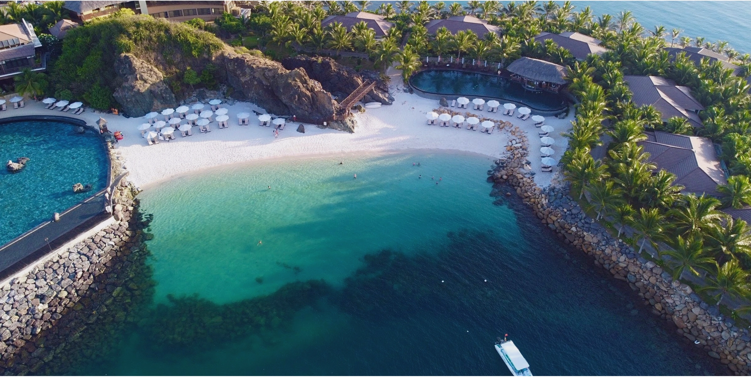 Bữa sáng buffet thịnh soạn tại Amiana Resort Nha Trang