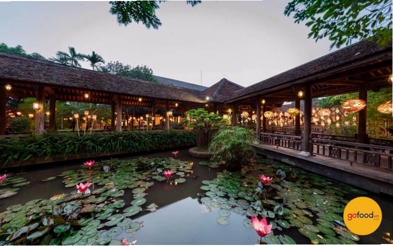Buffet đa dạng tại nhà hàng Sen Tây Hồ