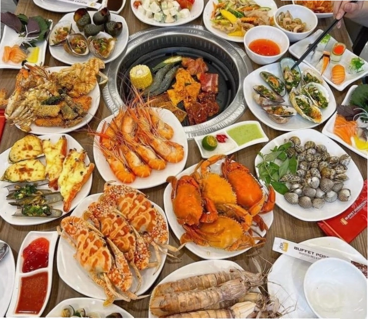 Buffet Poseidon với các món hải sản và lẩu nướng