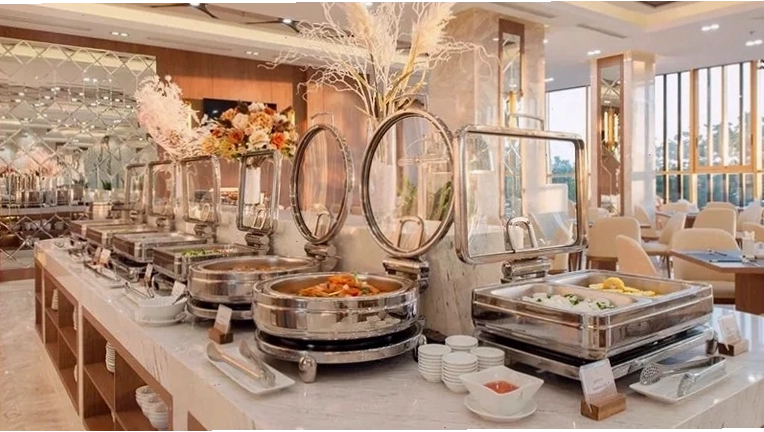 Buffet sáng đa dạng tại nhà hàng Khách sạn Grand Gosia