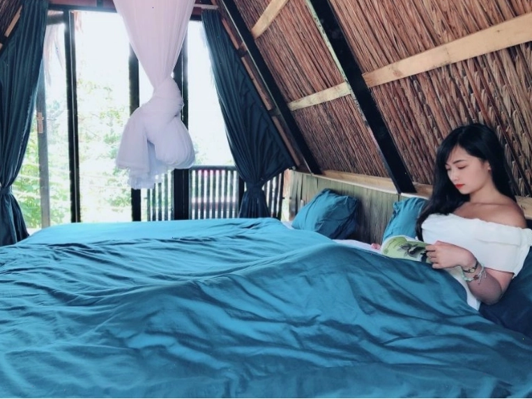 Bungalow Daisy Room với tầm nhìn tuyệt đẹp ra hồ và khuôn viên xanh mát