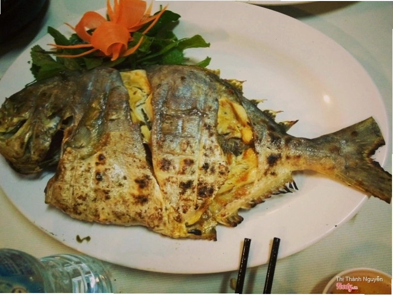 Cá chim nướng trên vỉ