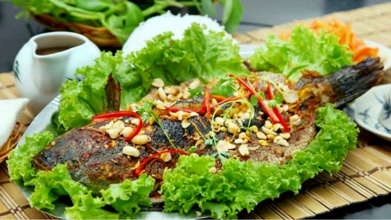 Cá mú nướng tại nhà hàng Ra Khơi