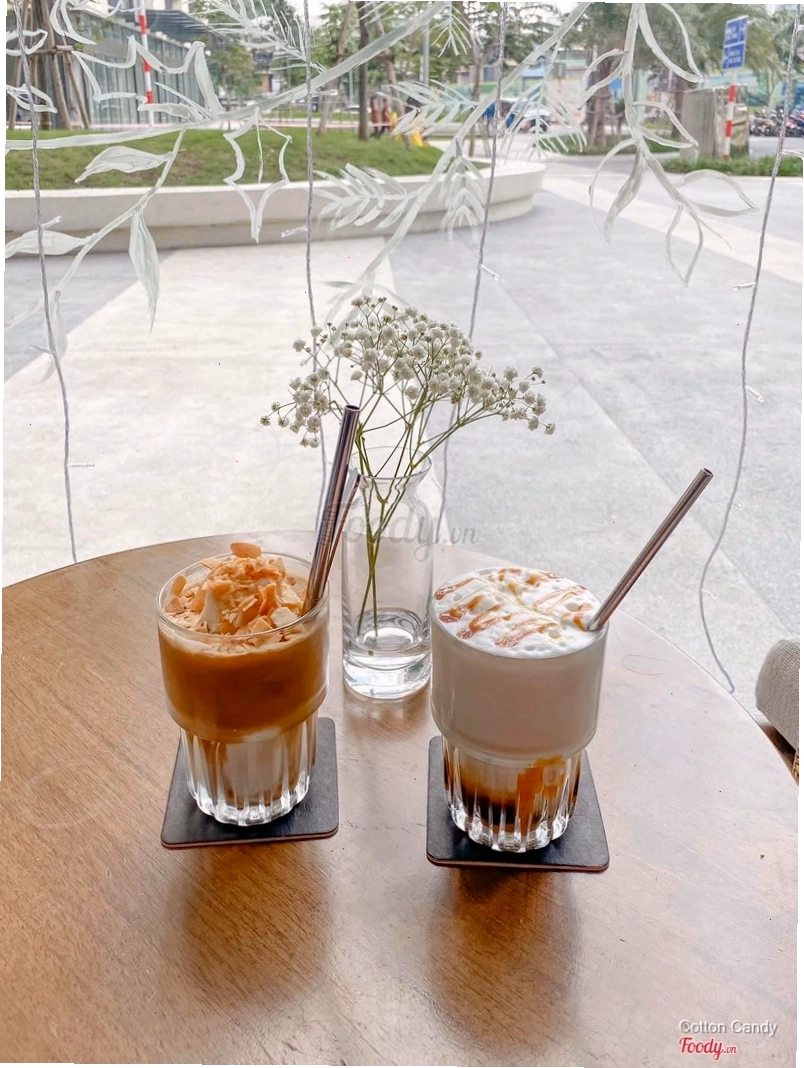Cà phê đá xay kem dừa và Caramel macchiato tại A'dor Cafe