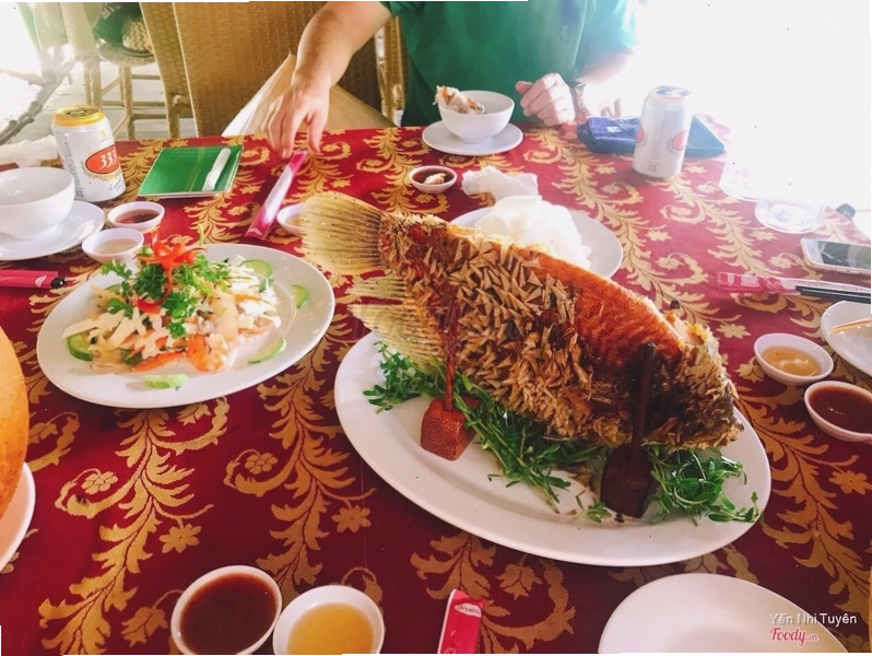 Cá tai tượng chiên xù - món ăn hấp dẫn tại nhà hàng Cồn Phụng