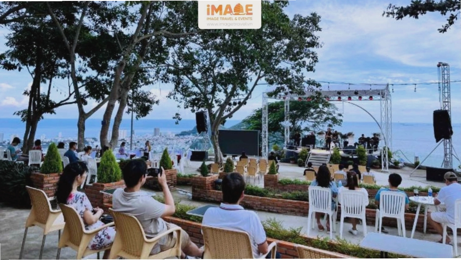 Các buổi biểu diễn nghệ thuật tại Hồ Mây Park