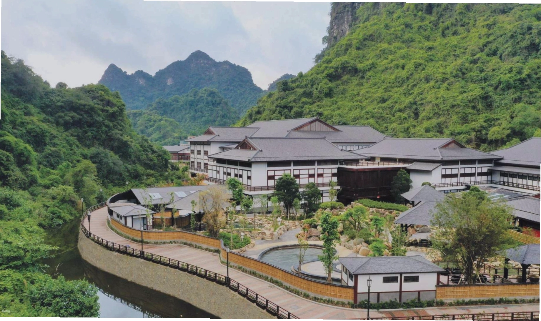 Các dịch vụ spa và trị liệu tại Yoko Onsen Quang Hanh