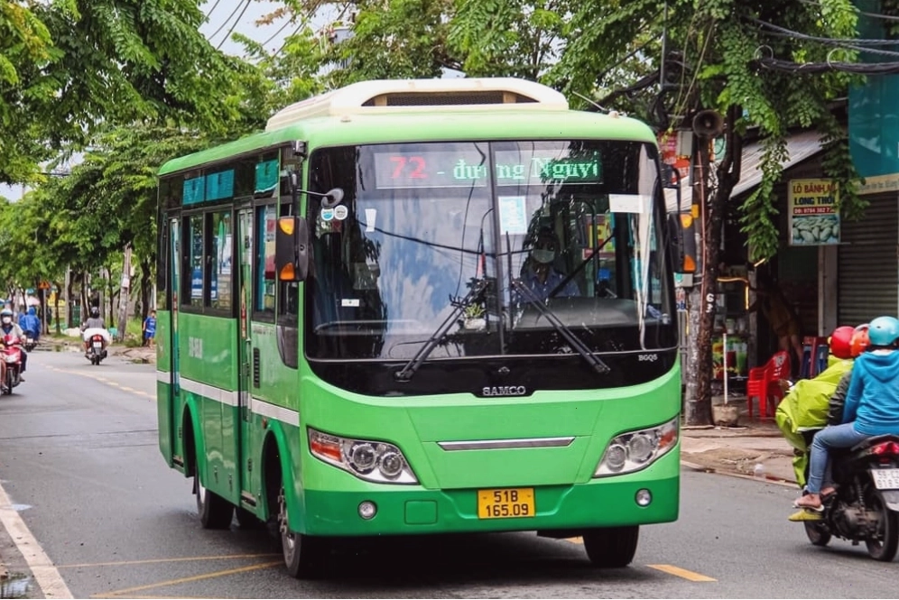 Các điểm dừng xe buýt gần Công viên Khánh Hội