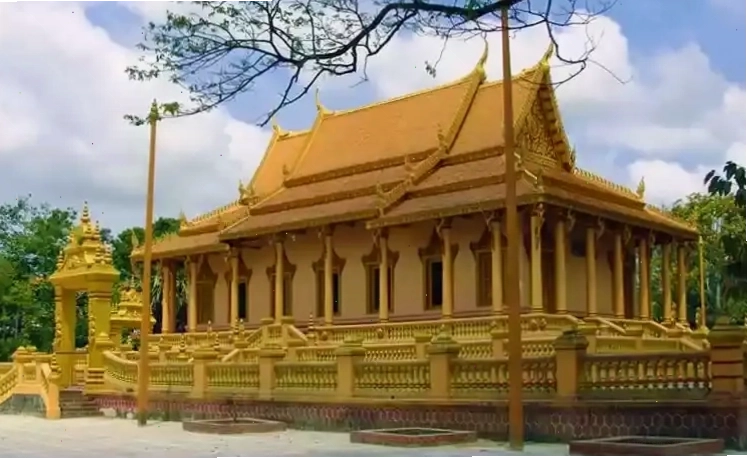 Các hiện vật lịch sử và văn hóa Khmer được trưng bày tại Bảo tàng tỉnh Sóc Trăng