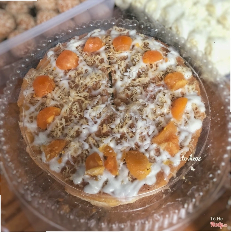 Các loại bánh ngọt hấp dẫn tại quán, trong đó có bông lan trứng muối