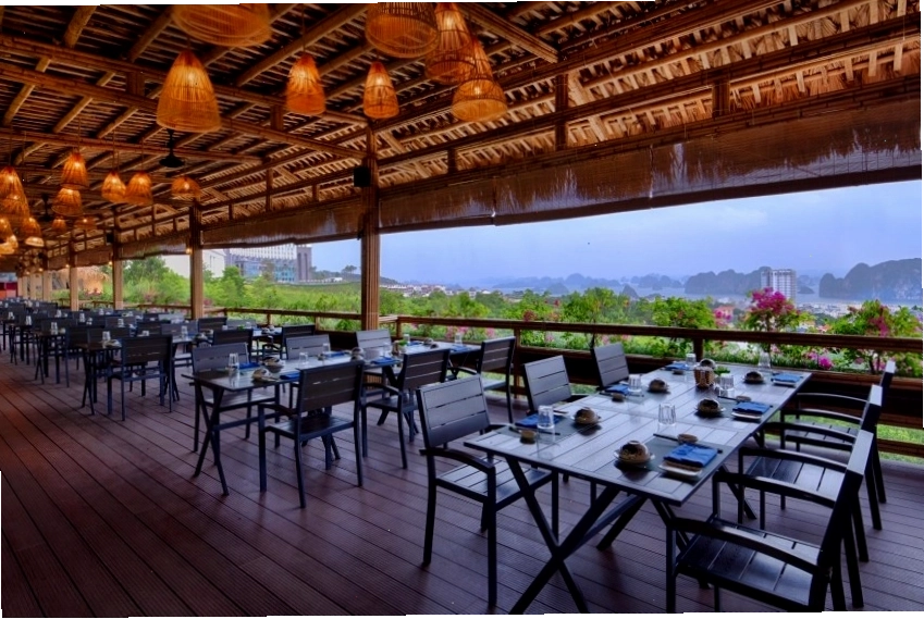 Các món ăn được trình bày đẹp mắt tại nhà hàng Hương Biển