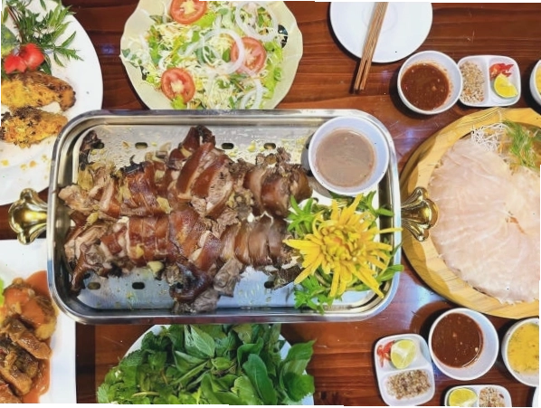 Các món ăn ngon tại nhà hàng ở Sapa Cá Tầm Vua