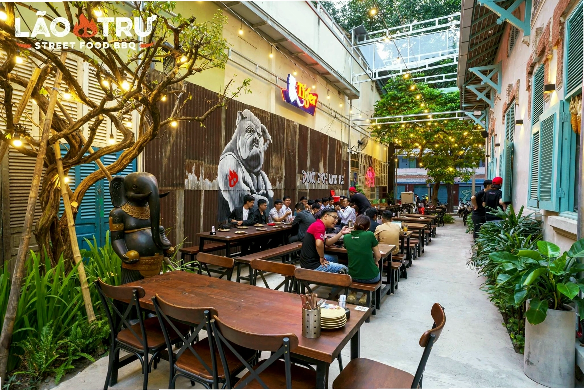 Các món ăn Việt tại Quán Lão Trư