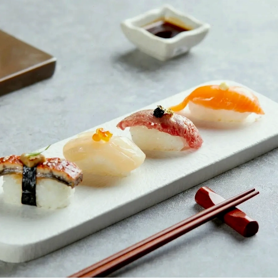 Các món sushi được bài trí đẹp mắt