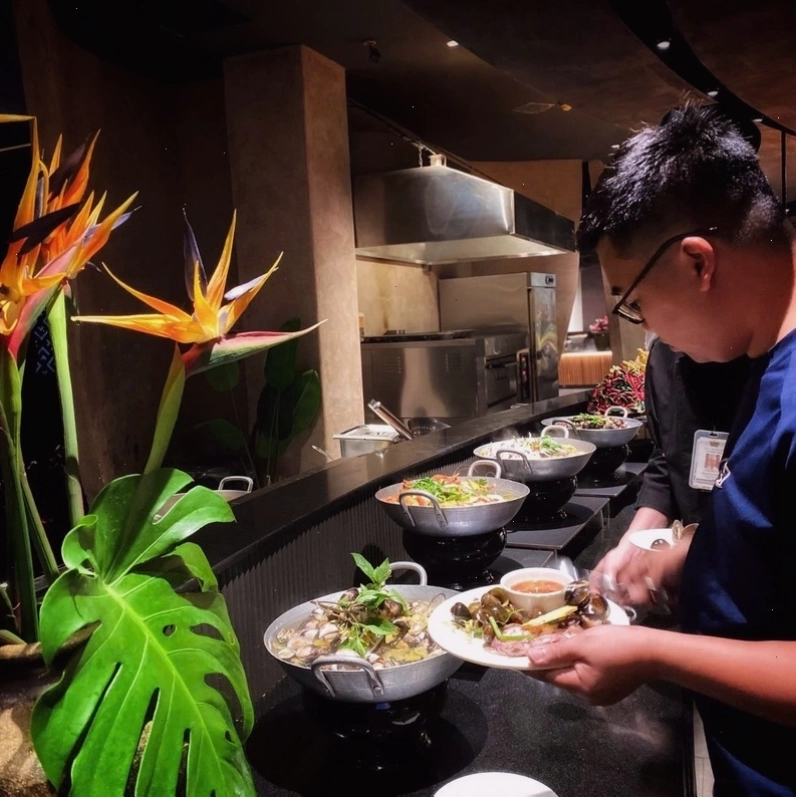 Các món tráng miệng hấp dẫn tại buffet Sen Tây Hồ