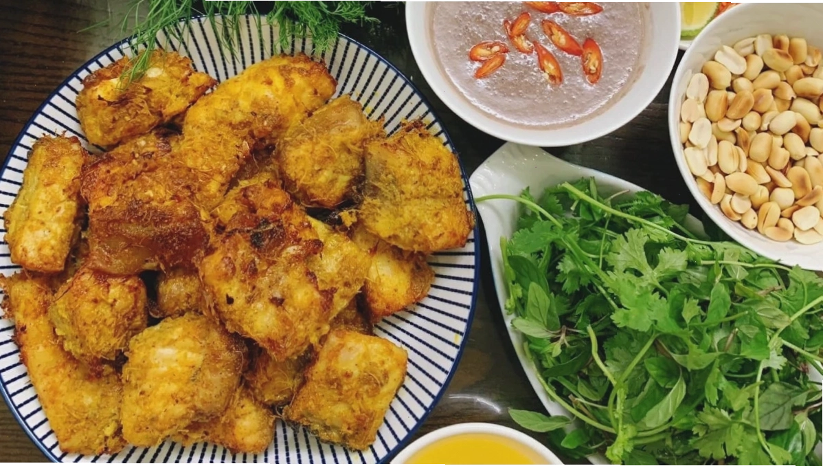 Cách thưởng thức chả cá Lã Vọng với bún và mắm tôm