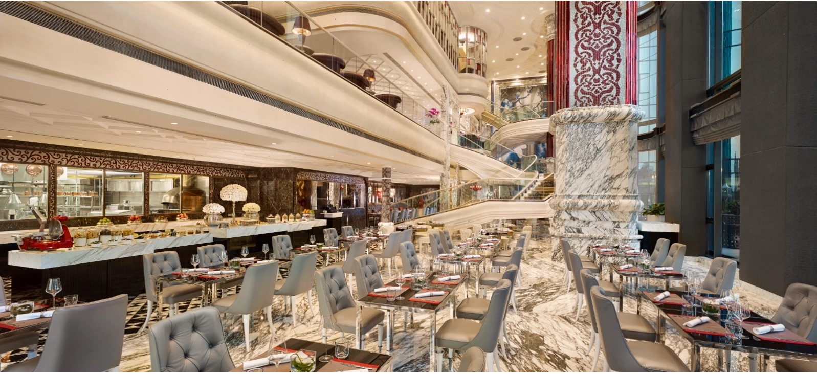 Café Cardinal với tầm nhìn đẹp và không gian ngoài trời thoáng đãng