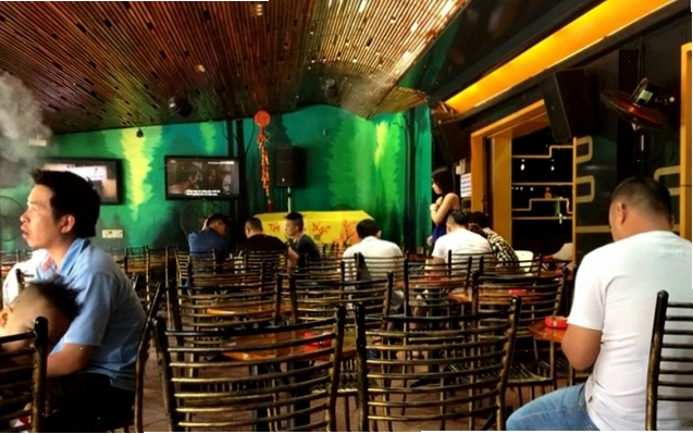 Cafe Hùng - Bờ Kè với không gian mở thoáng đãng