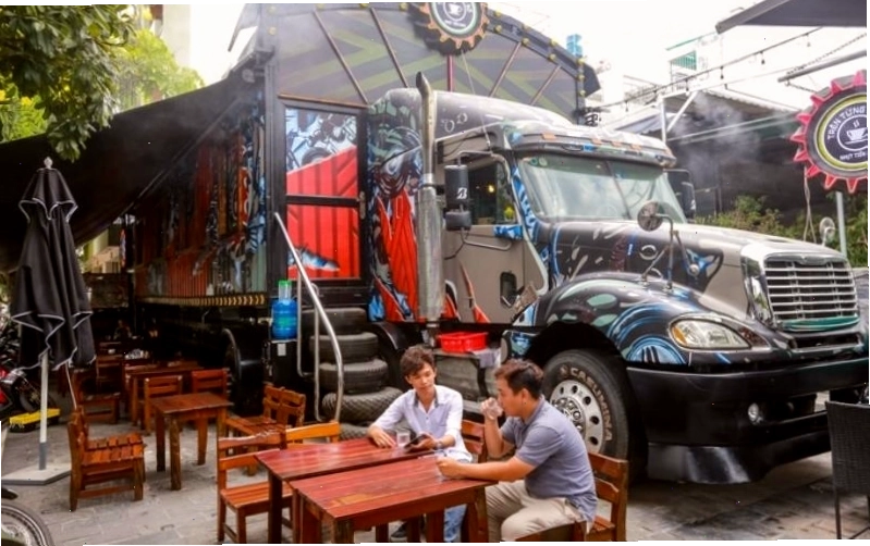 Cafe Trên Từng Cây Số Bình Tân với nhiều cây xanh