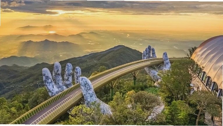 Cận cảnh Cầu Vàng Bà Nà Hills
