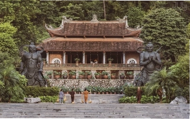 Cận cảnh Đền Vũ Điện cổ kính