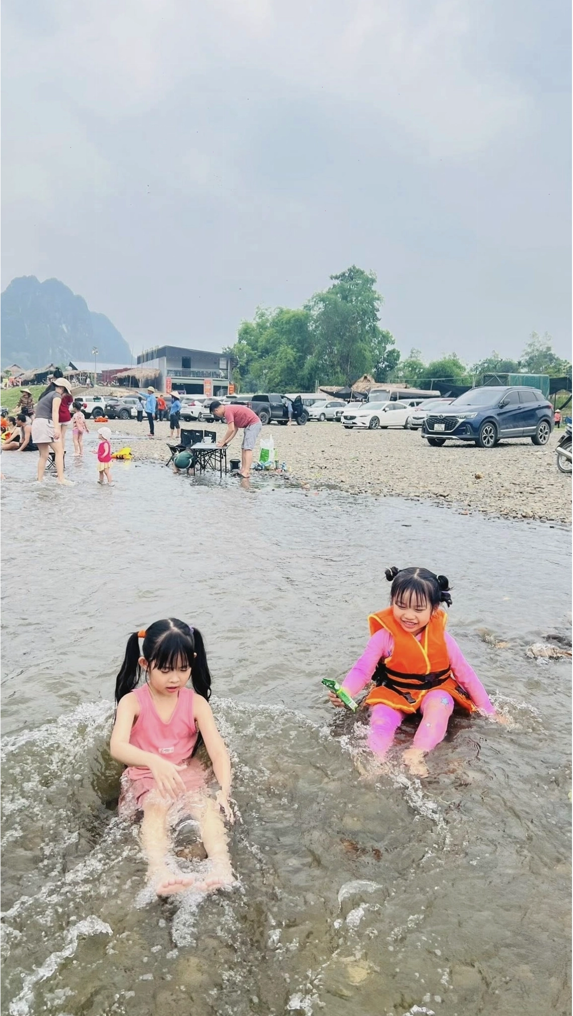 Cận cảnh dòng nước trong xanh của Suối Nà Bờ