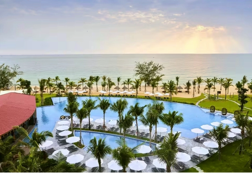 Cận cảnh hồ bơi riêng tại biệt thự Mövenpick Phú Quốc